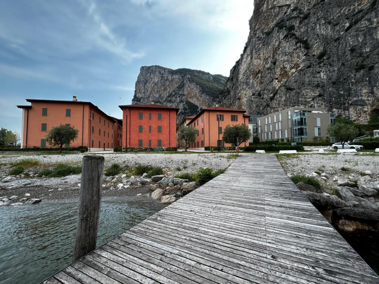 Dv Garda Suite Campione del Garda Exterior foto